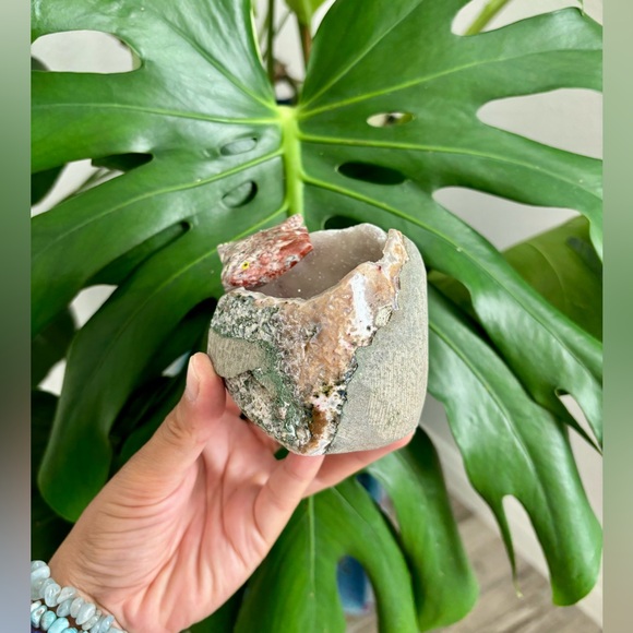 Stingray Carving on Pink Amethyst - Picture 7 of 7